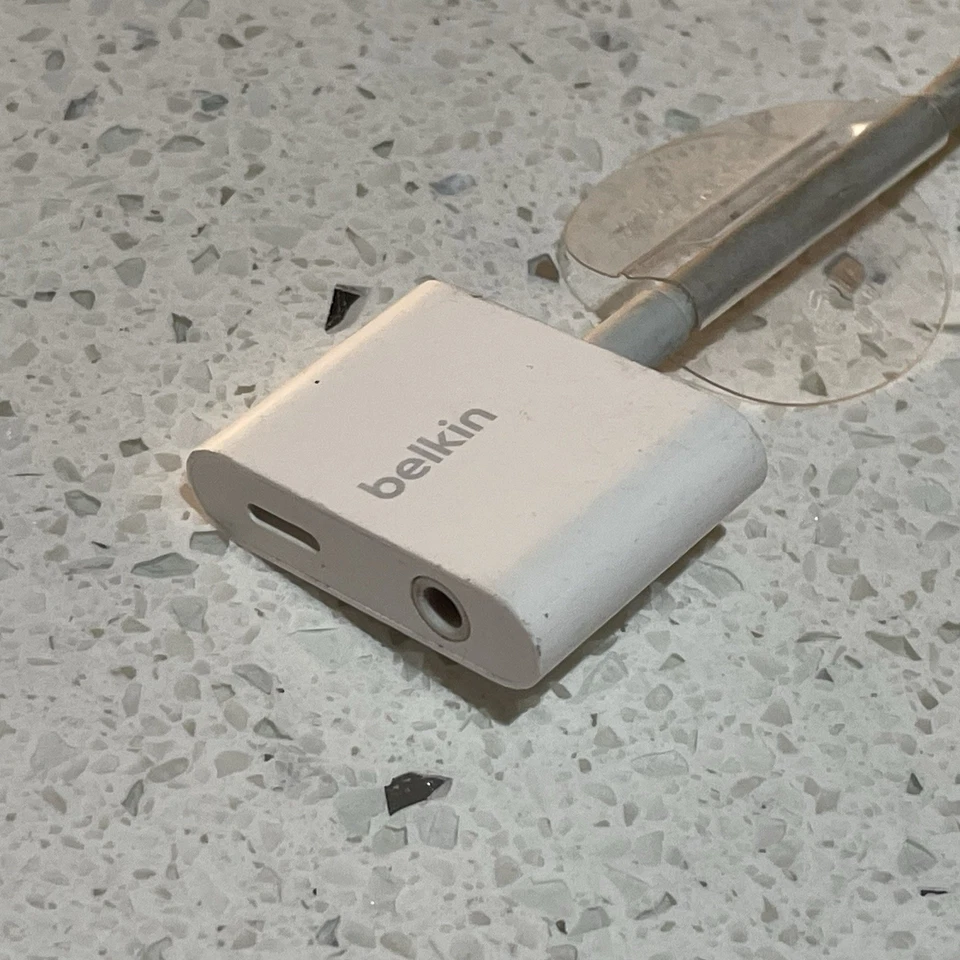 Original Belkin 3.5mm Audio + Charge Audio Adapter for iPhone 14 13 12 11 X - Image 4 of 4