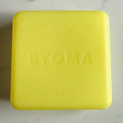 BYOMA KLEINE HARTPLASTIK REISEKOFFER AUFBEWAHRUNGSBOX - GELB (13x13x4cm) *NEU*
