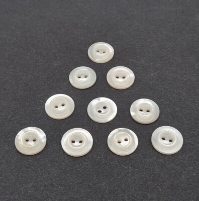 10 Perlmutt Knöpfe 2-Loch 14 - 15 mm / Mother-of-Pearl Button Bouton Nacre D15