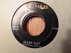 CUCA 45 RECORD J-1404/CONCERTINA MILLIE/ALLEY CAT/WINGS OF A DOVE/ EX — photo 1