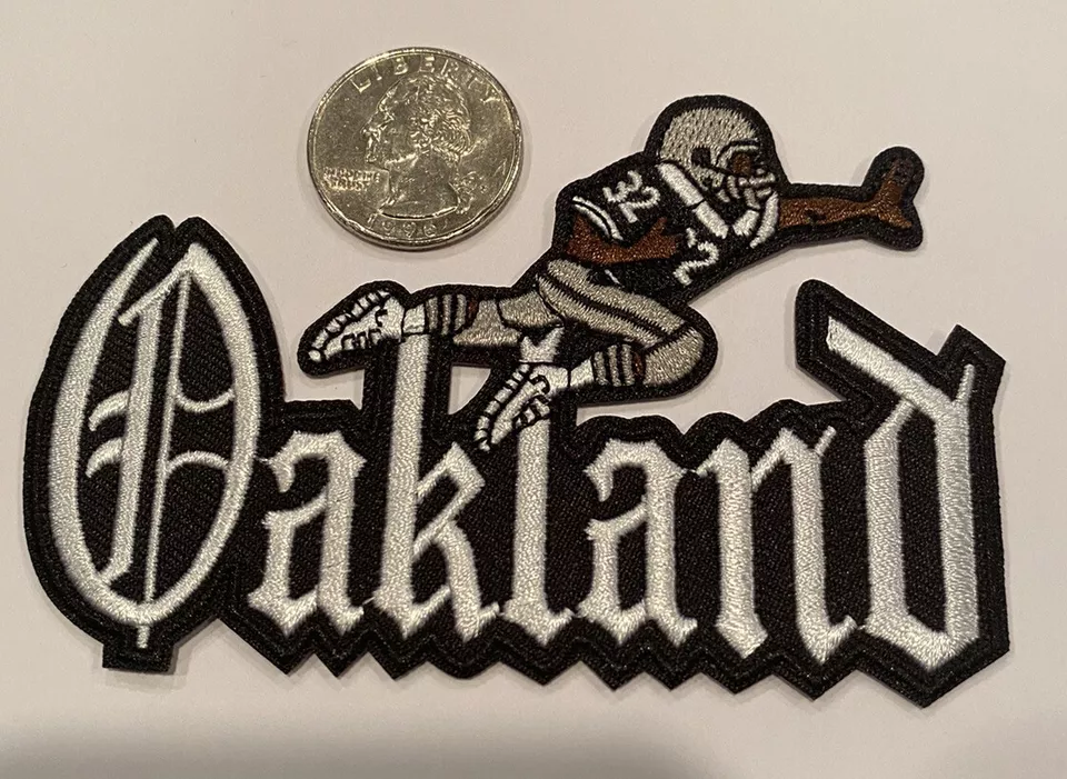 OAKLAND RAIDERS ESTILO VINTAGE BORDADO HIERRO EN PARCHE 4"x 2.5" ¡HERMOSO! Foto 3 de 3