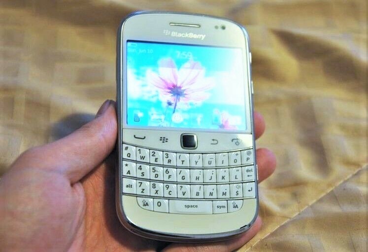 BlackBerry Bold 9900 8GB -(WHITE) + (Unlocked)+ ON SALE BlackBerry Bold 9900 8GB -(WHITE) + (Unlocked)+ ON SALE