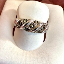 .925 3.8 grams Sterling Silver Marcasite 5.5mm Band Ring Size 7