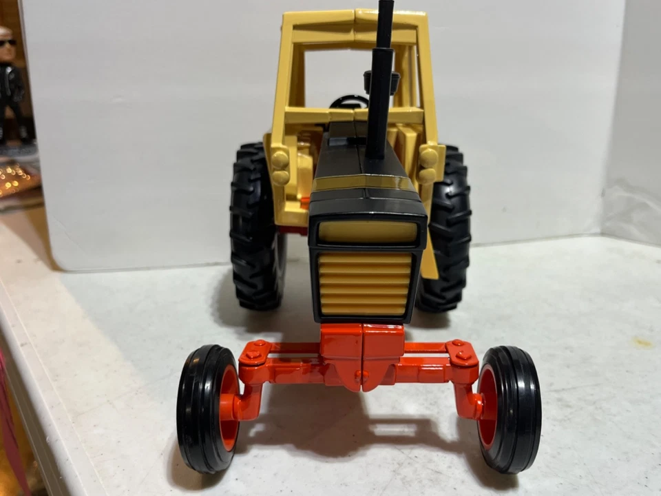 Tractor diésel Case 970 Agri-King demostrador dorado escala 1/16 de Ertl Foto 2 de 4