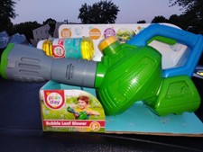 Bubble Blower, 4 fluid ounces of bubbles, requires 4 AA batteries
