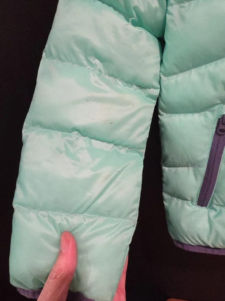 Underarmor Longsleeved Hooded Puffer Jacket Child Size 6 Unisex Light Green Zip - Image 3 of 4