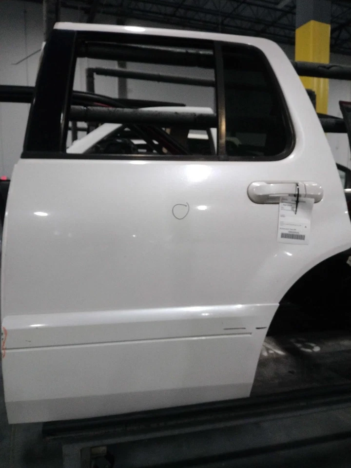 Conjunto de puerta trasera izquierda usado lado trasero se adapta a: Mercury Mountaineer 2010 eléctrico a Foto 2 de 4