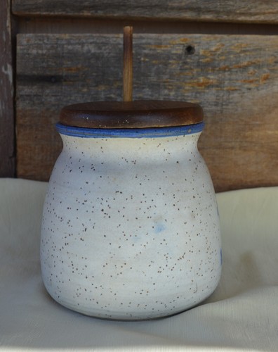 Minnesota Wild Rice Pottery Honey Crock Jar Wood Lid & Dipper Signed Lana Lorna? - Picture 18 of 23