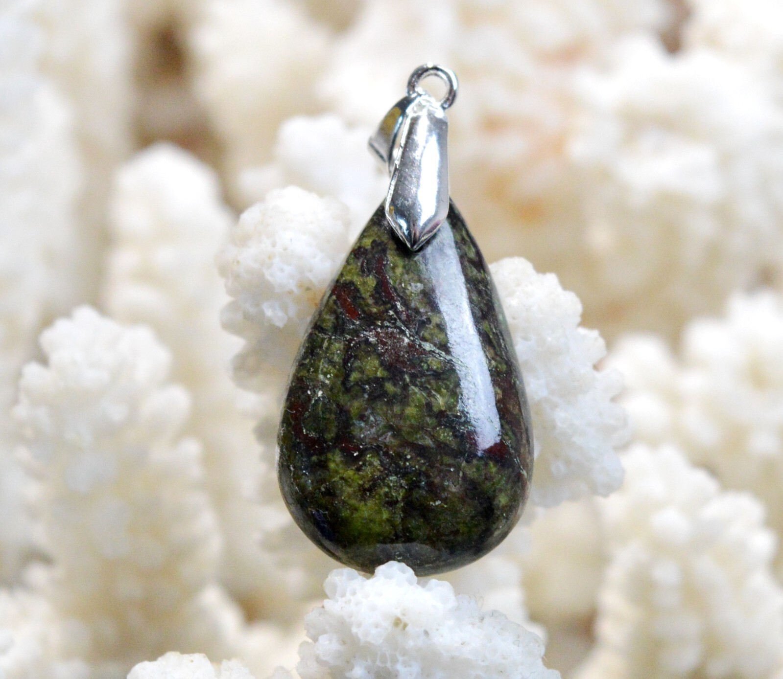 Jaspe sang de dragon 26 cts, pendentif cabochon en pierre naturelle pour collier lithothérapie