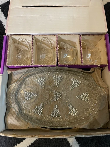 Vintage Anchor Hocking Snack Set 8 Piece Plates Cups Grapes Leaves Original Box