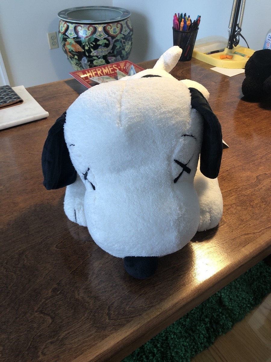 100% Auth. KAWS x Uniqlo x Peanuts Snoopy Plush (Large