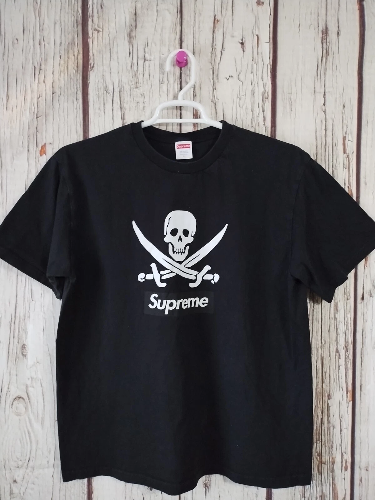 Tee shirt Supreme Neighborhood 2007 boîte logo crâne pirate drapeau rebelle sans pause 