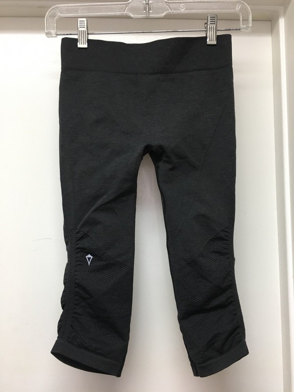 Ivivva by Lululemon Girls Dark Gray Breathe Love Flow Crop Pants Sz 10 Great