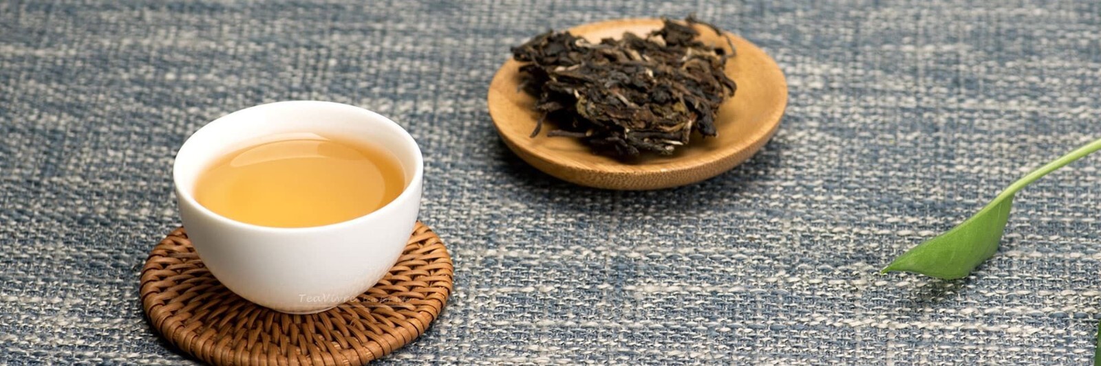 2018 Fengqing Da Xue Shan (Big Snow Mountain) Raw Pu-erh Tea Cake. 357g,  FREE