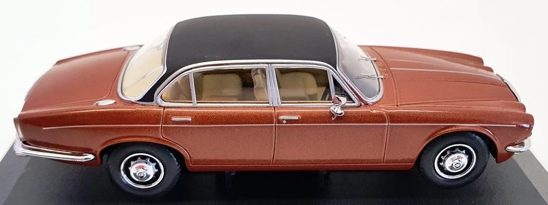 Corgi 1/43 Scale Model Car VA13900 - Daimler Double Six Series Vanden Plus - Image 3 of 4