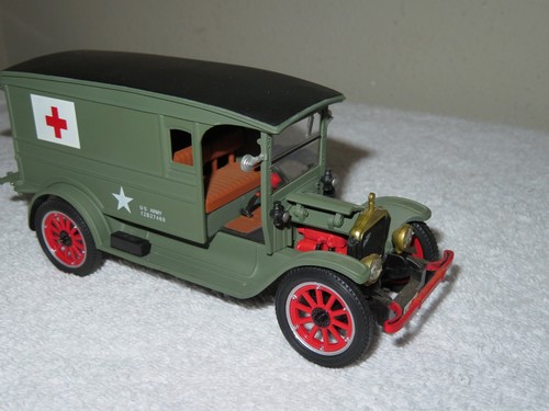 U.S.ARMY 1920 WHITE DELIVERY VAN SIGNATURE 1:32 OPENING HOOD & REAR - Picture 8 of 10