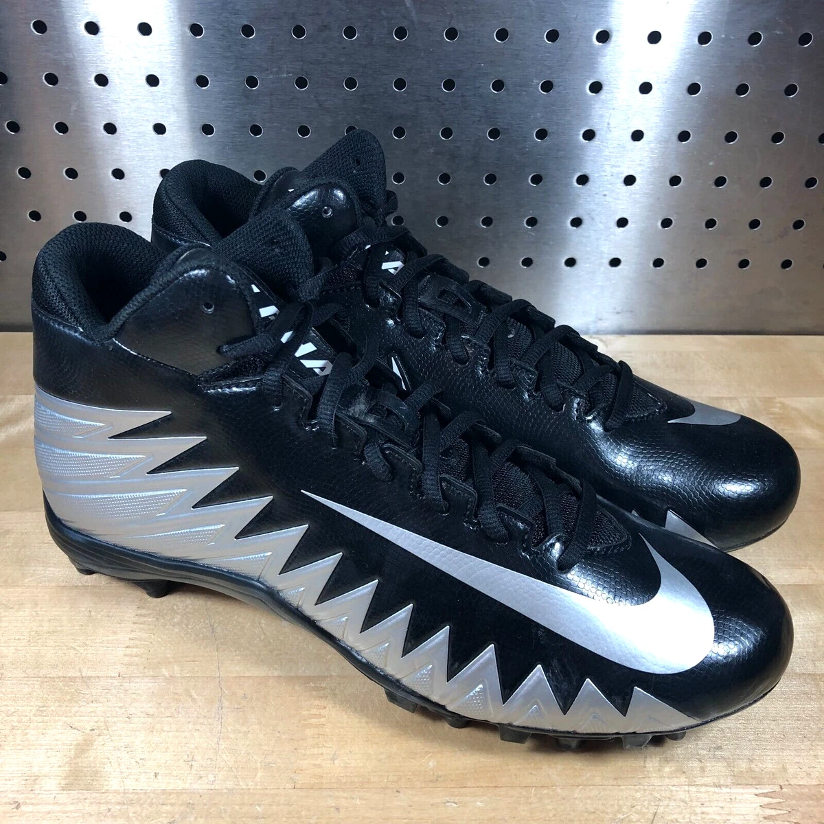 Nike men's alpha menace cheap varsity 2 mid football cleats