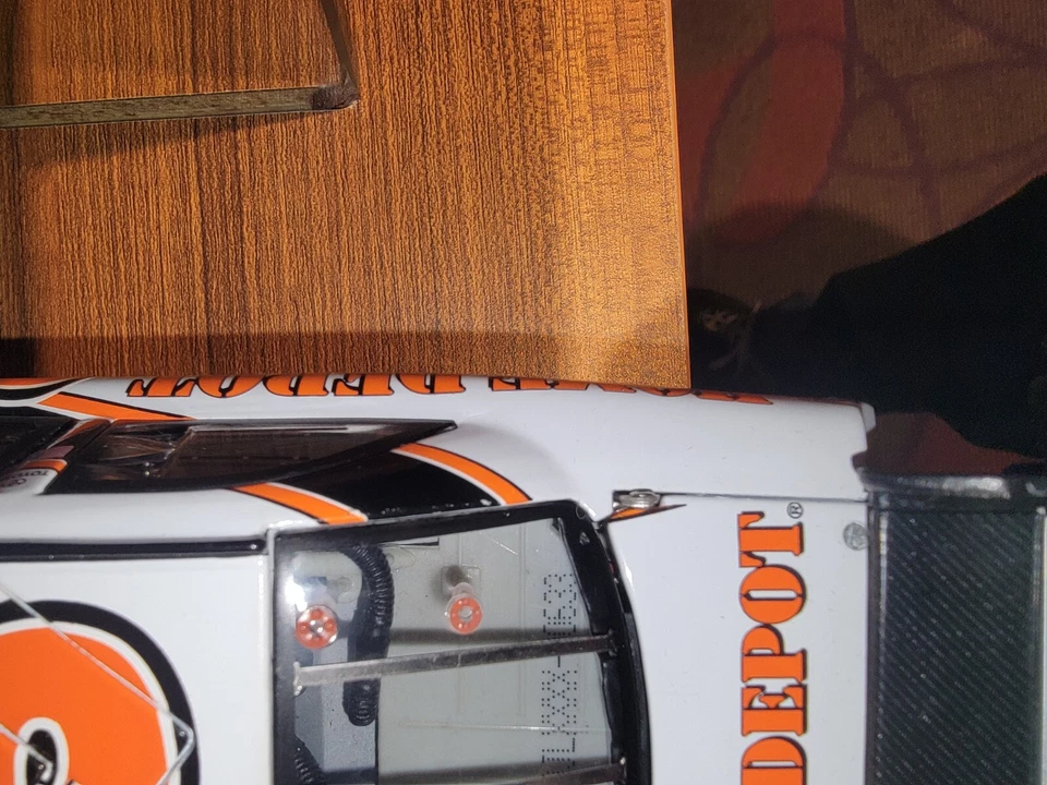 Cuna Elite Camry 2008 autografiada Joey Logano #02 Home Depot - 1:24 #633/702 Foto 4 de 4