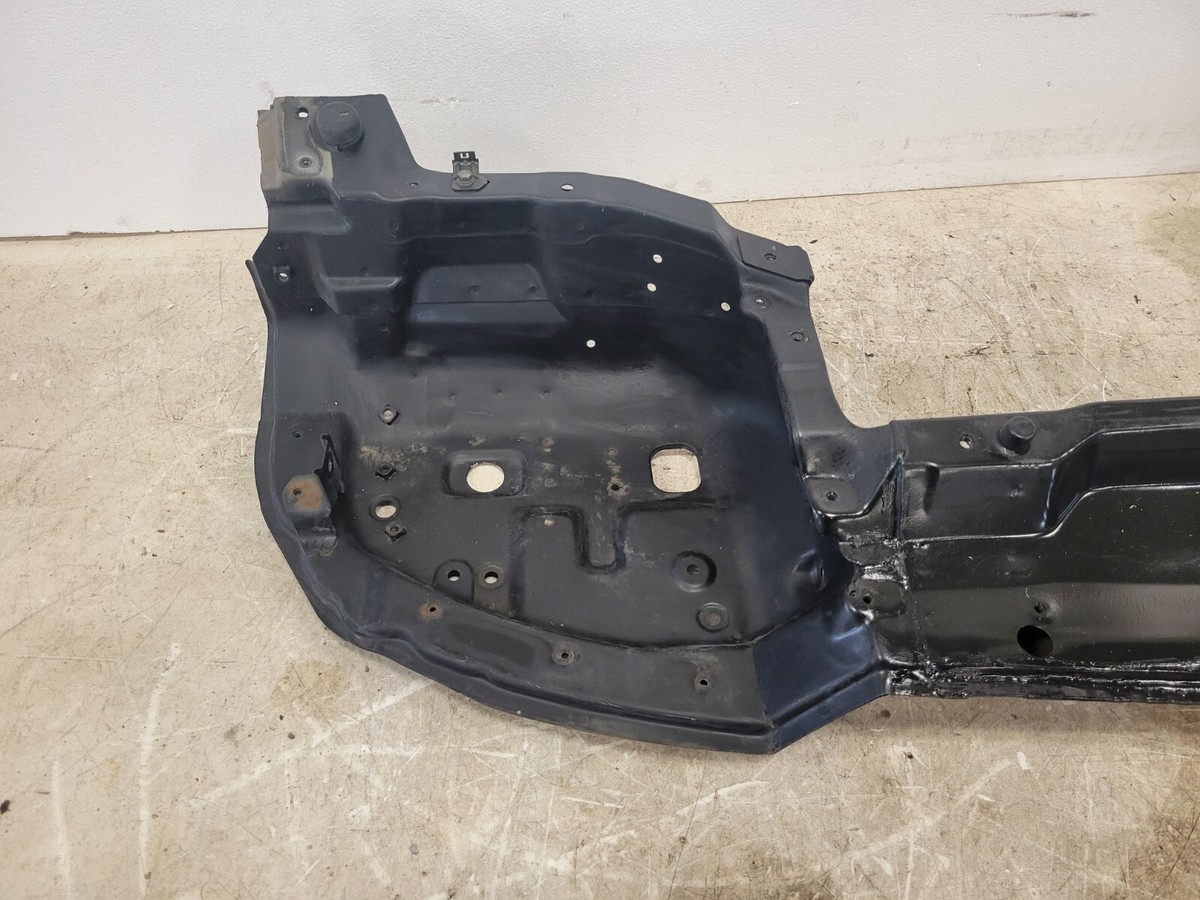 mai 1999 Mitsubishi 3000GT Front Radiator Support Headlight