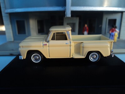 Oxford  1965  CHEVROLET STEPSIDE PICKUP  Yellow  1/87   HO  diecast car  GM