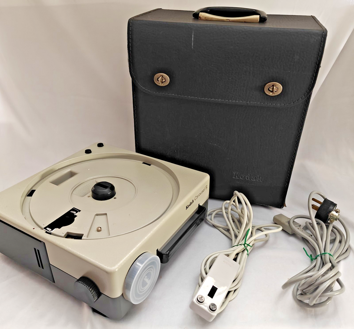 Projecteur Kodak Carousel S-AV 2010 Avec Valise Et Magnétophone – Diapos 35 Mm