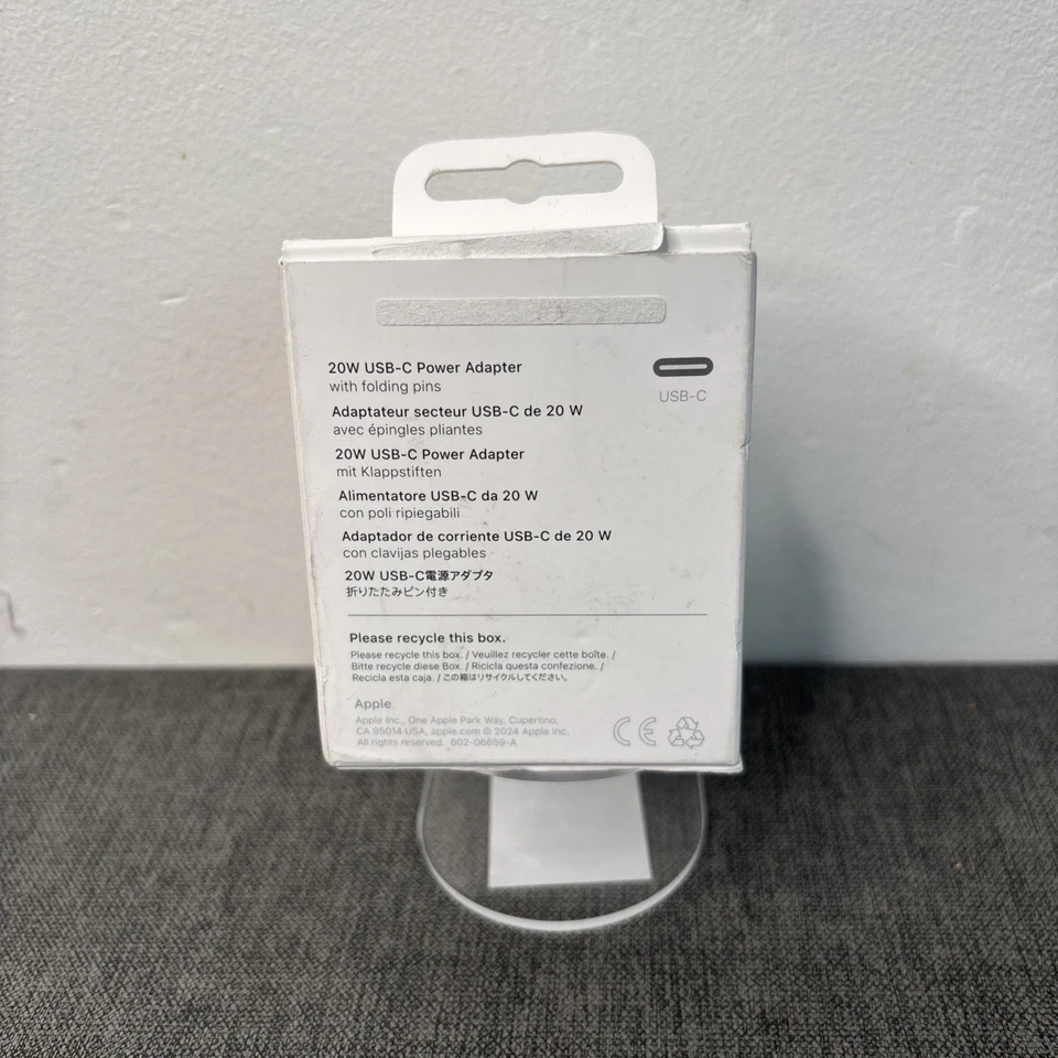 NUEVO Adaptador de Corriente USB-C Apple Genuino MUVT3B/A 20W Plegable Enchufe Reino Unido - Blanco Foto 2 de 2