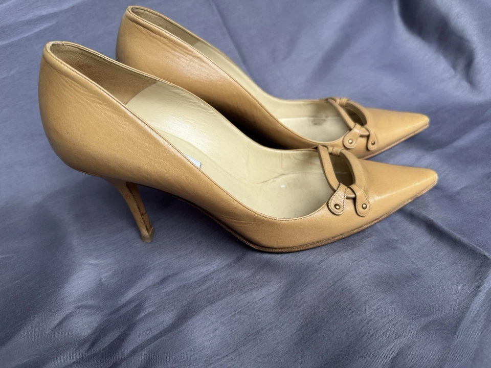 Zapatos de salón Jimmy Choo de cuero tostado con tacón de gatito 40 vintage recorte Italia Foto 2 de 4