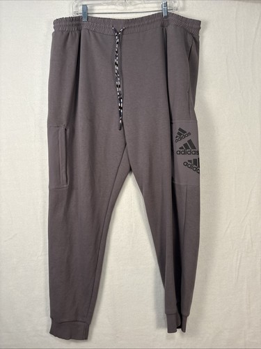 Adidas Jogger Uomo Trace Grigio/Viola Essential Brand Love Fleece 2XL K1311 - Foto 1 di 13