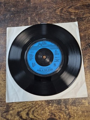 Kool & The Gang - Jones Vs Jones - De-Lite - 7'' 45rpm - UK - 1980 - EX - EX -