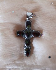 Drachenblutjaspis Anhänger Kreuz ca. 15 ct;  6 x 3 cm groß