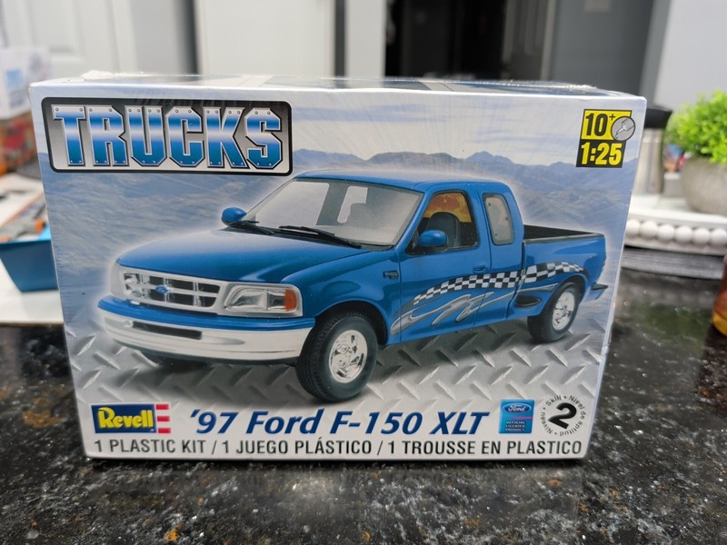 Revell Trucks '97 FORD F-150 XLT Pickup Truck 1:25 Model Kit New Sealed 2011