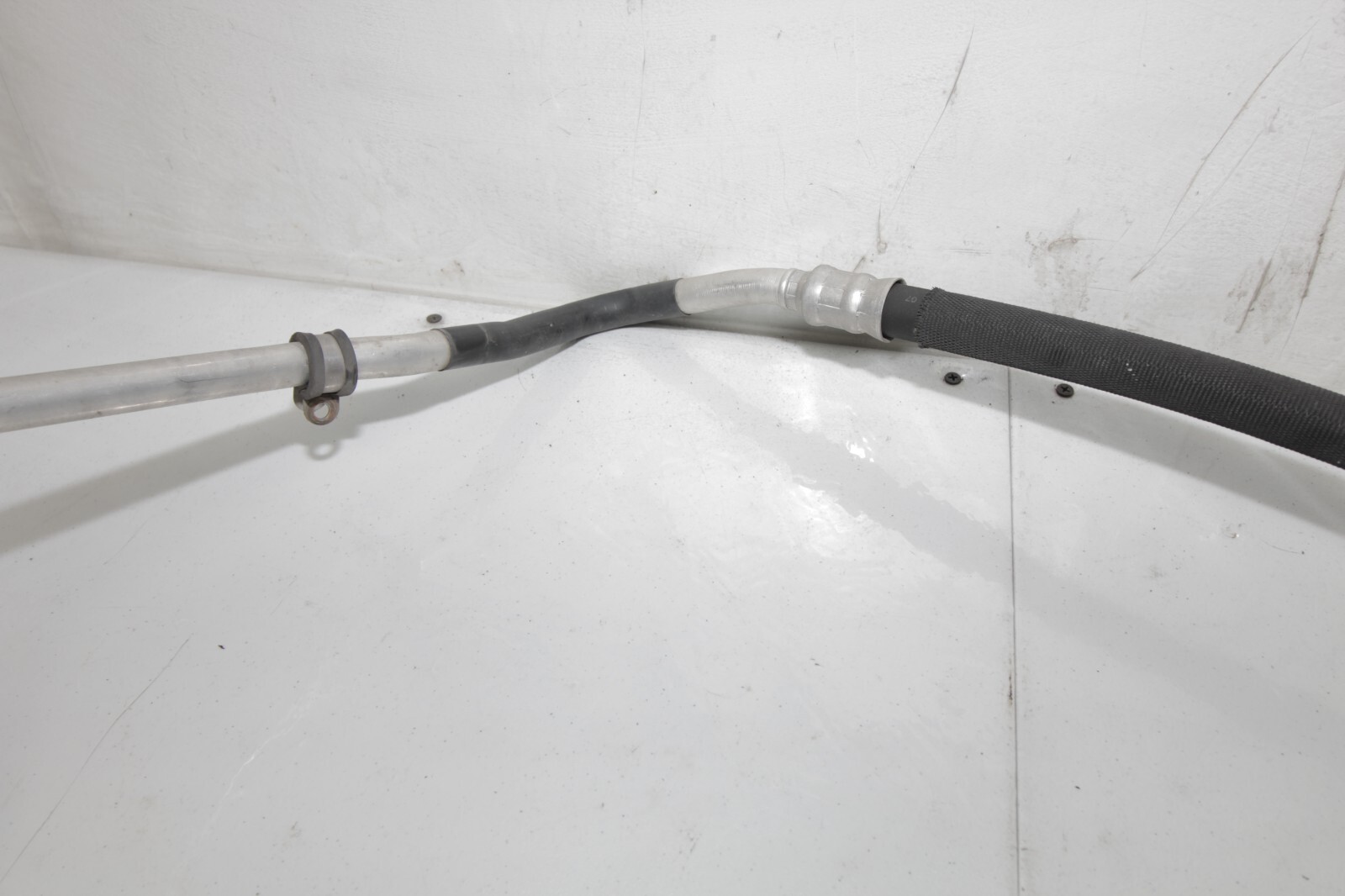 08-13 AUDI R8 4.2L V8 OEM AIR CONDITIONING REFRIGERANT SUCTION HOSE 420260708