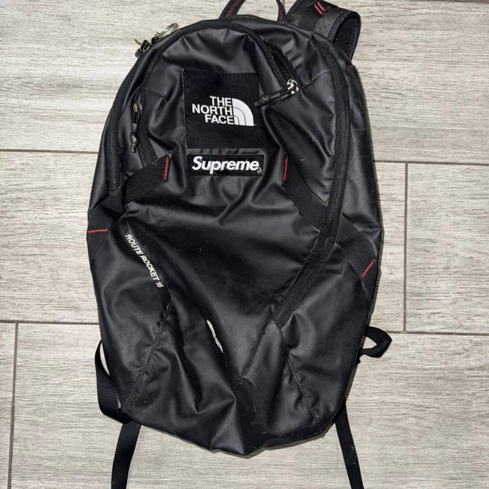 Sac à dos Supreme x North Face Expedition TNF boîte noire logo légèrement utilisé