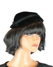 Vintage Pillbox Hat 50s Black Velvet Round Fascinator Cap Tulle Netting Accent