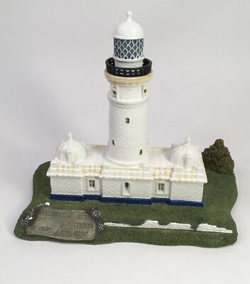 HARBOUR LIGHTS LIGHTHOUSE  1997 MACQUARIE AUSTRALIA  #197 WITH  BOX & COA