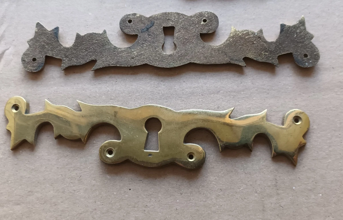 ENTRÉE DE SERRURE Ancienne En Laiton .Louis Philippe Modele Ecusson EUR