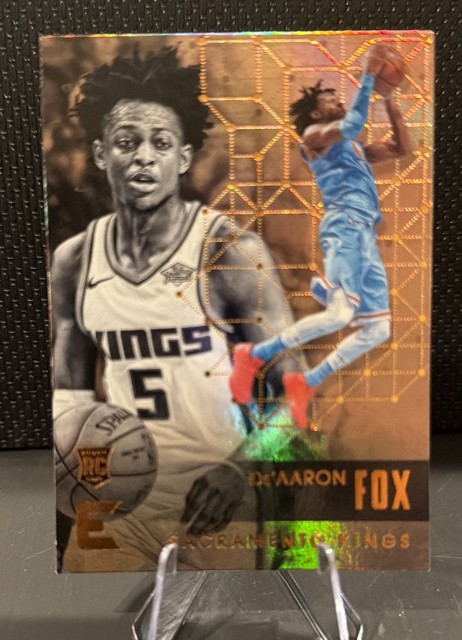 2017-18 Panini Essentials - De'Aaron Fox #189 (RC)