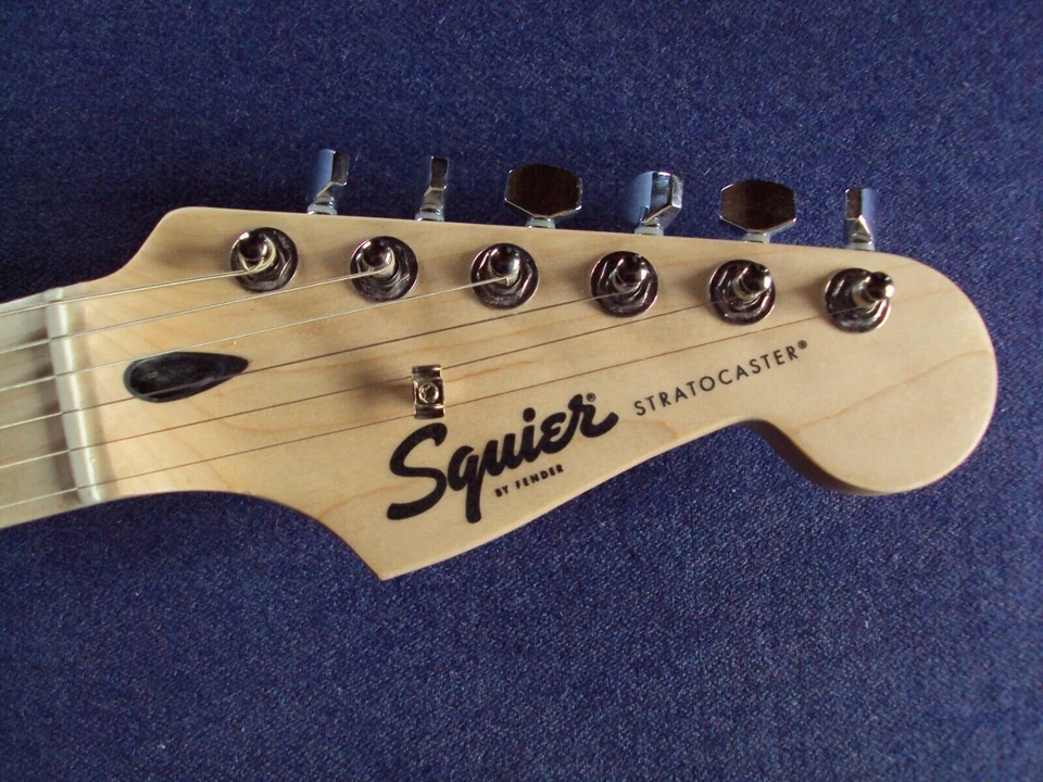 Scalloped SQUIER Sonic Strat hardtail , white playing ala Yngwie,Ritchie & Co! - Bild 4 von 4