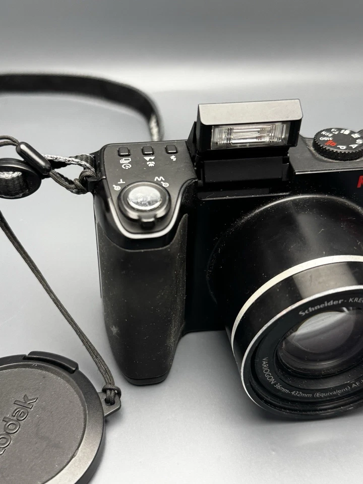 KODAK Easy Share Z8612 IS Digitalkamera, 8.1 MP 12-fach opt. Zoom 6,3cm Display - Bild 3 von 4