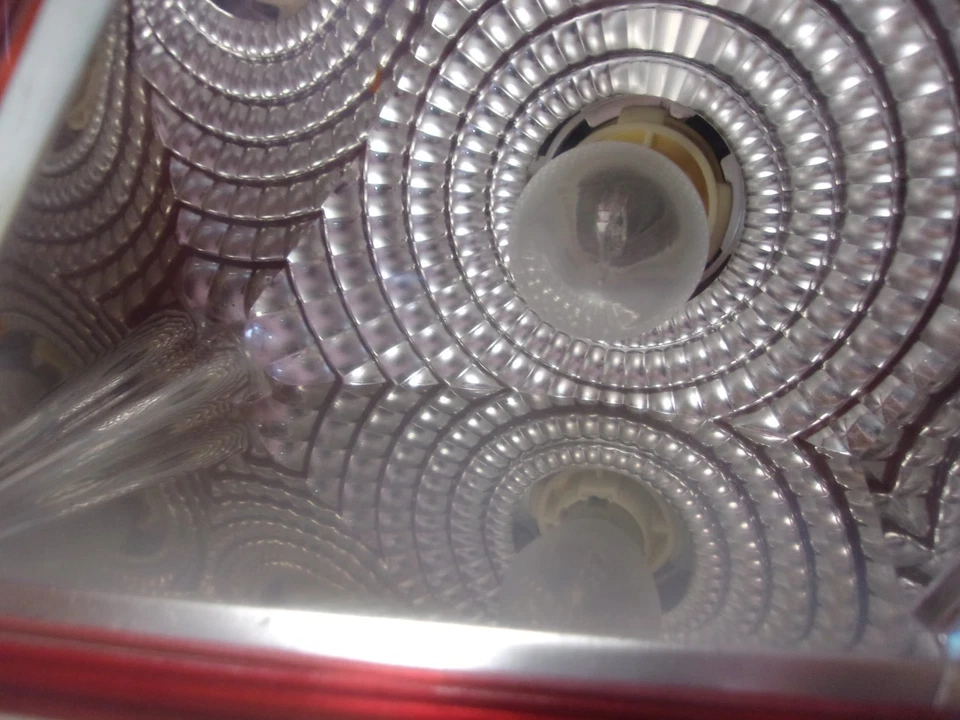 2004-2008 Chevrolet Aveo /Suzuki Swift /Pontiac Wave Passenger RH Tail Light OEM - Image 4 of 4