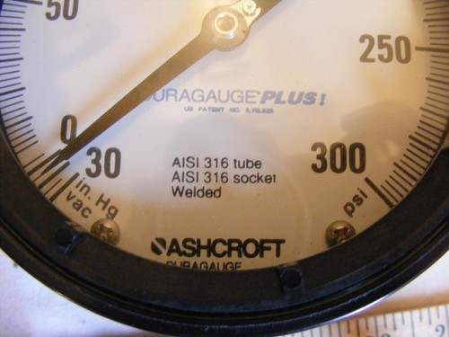 CALIBRE ASHCROFT 4 1/2"" 202A244-67, TUBO 316, MAX 300 PSI, 1/2"" NPT, NUEVO EN CAJA - Imagen 6 de 7