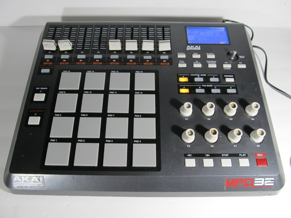Akai Professional MPD32 USB/MIDI Pad Control Unit 