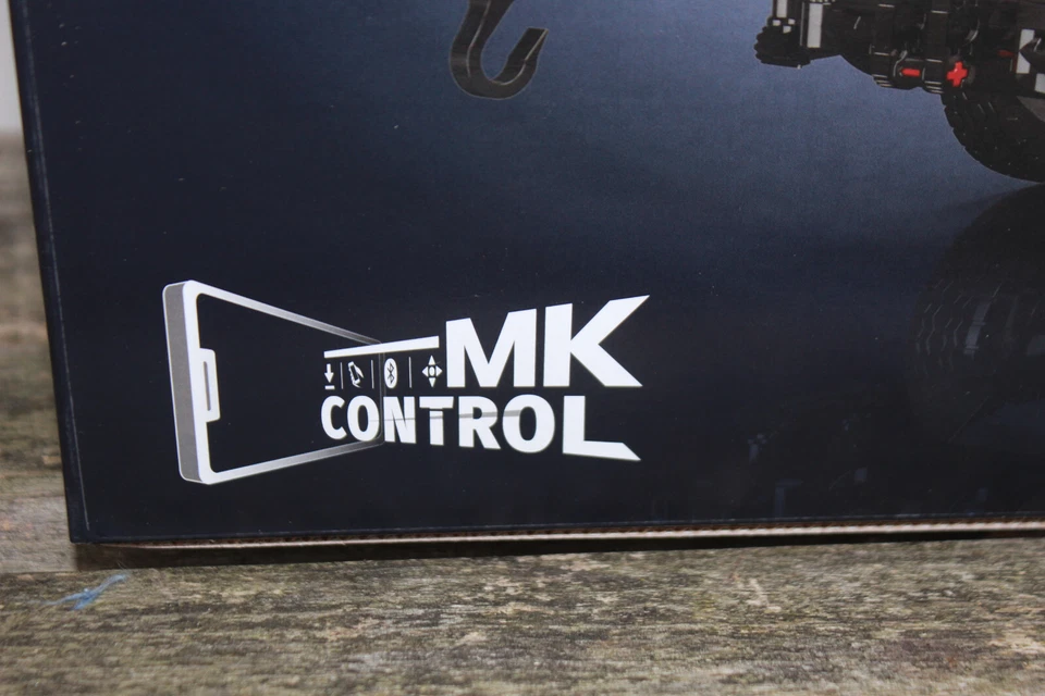 Siku 3220 Tractor New Holland T8.390 Christmas Limited Edition 1:32 NEW - Image 2 of 4