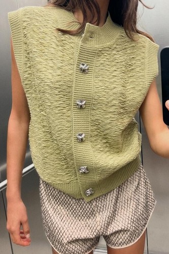 BNWT: Oversized TEXTURED KNIT VEST from ZARA: Colour: LIGHT GREEN : Size: XS-S - Picture 3 of 7