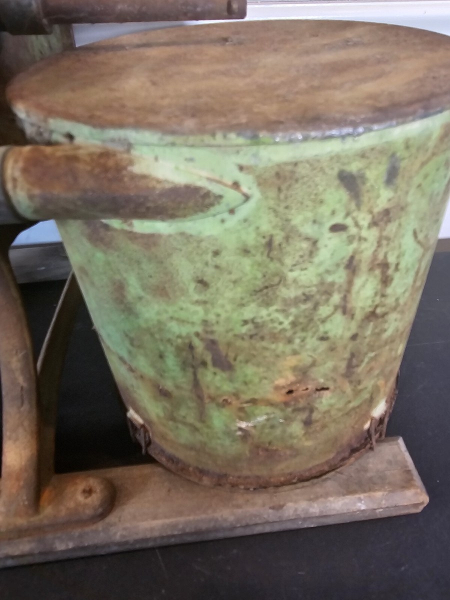 WOW Antique Vacuum Cleaner 