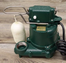 NEW! Zoeller 1261 1/3HP 88GPM Cast Iron Submersible OPEN BOX