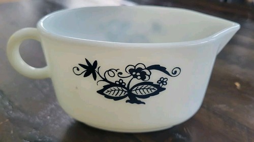Vintage PYREX Old Town Blue Onion Gravy Sauce Boat 77-B STUNNING! - Picture 3 of 12