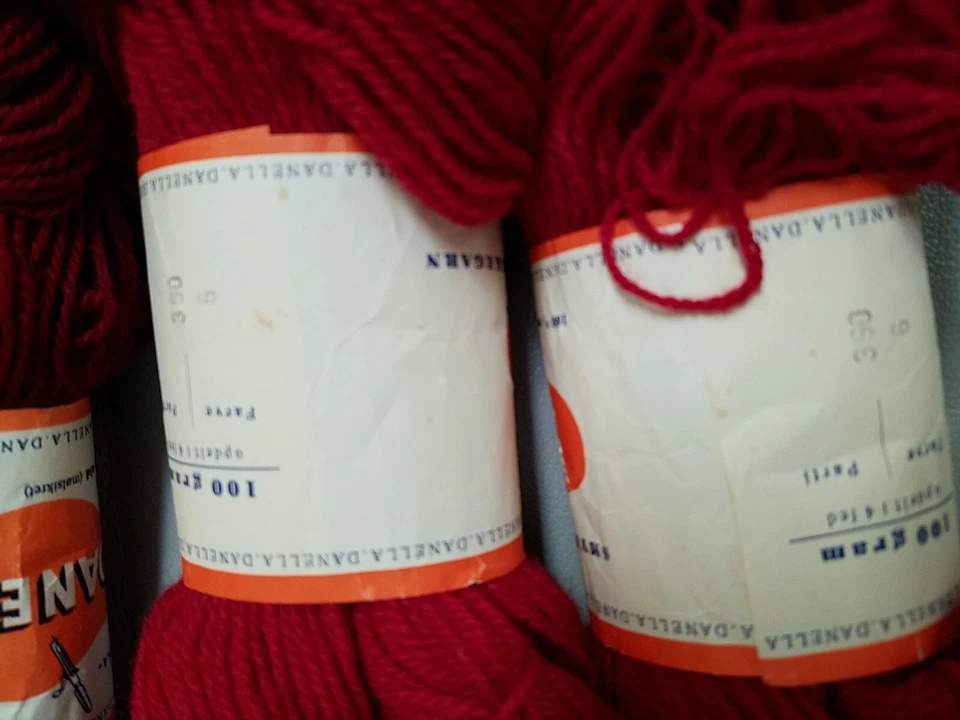 5 Knäuel Smyrna Danella Reds Garn 100% Schurgarn Dänemark 3 Farben Neu + Bonus - Bild 2 von 4