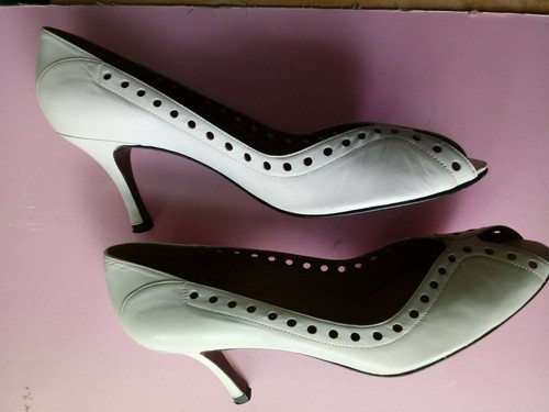 Barely Worn Size:9 N Stuart Weitzman Cream Leather Open Toe Heel Pumps Made in - Picture 2 of 12