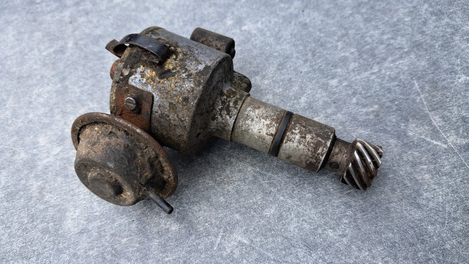 BMW E3 2500 2800 E9 2800 CS Coupe Ignition Distributor BOSCH 0231116053 JFUR6 M30 Engine - Image 3 of 4